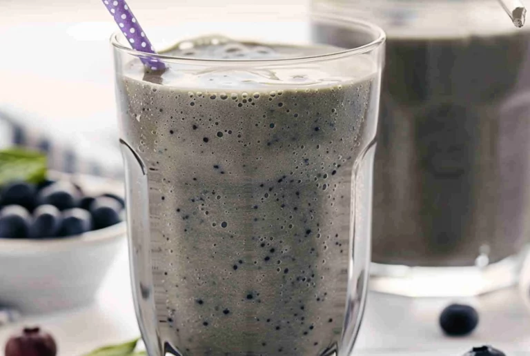 Blueberry Spinach Breakfast Smoothie